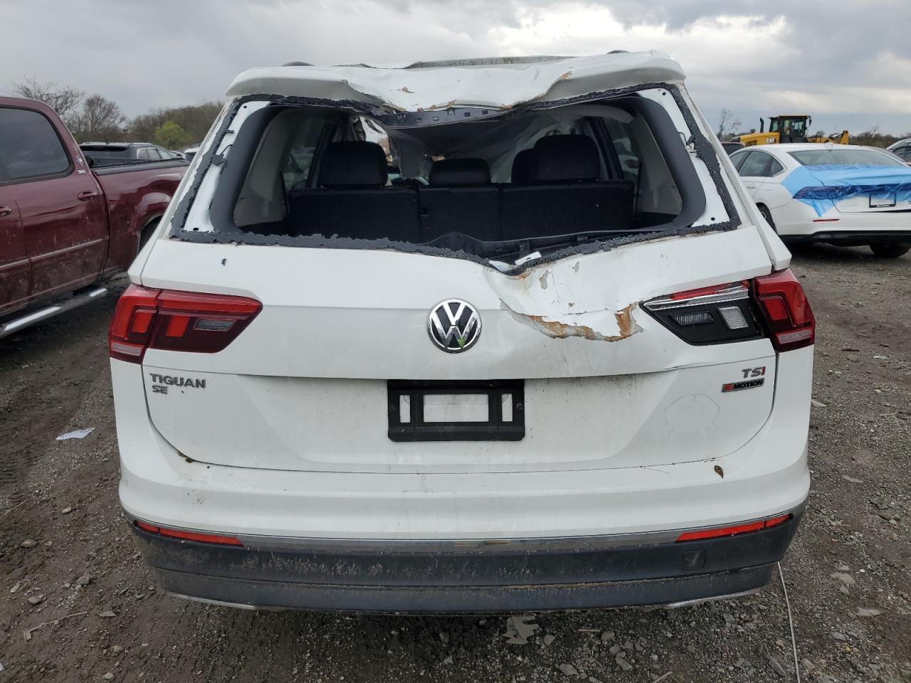 3VV2B7AX1JM133843 2018 Volkswagen Tiguan Se