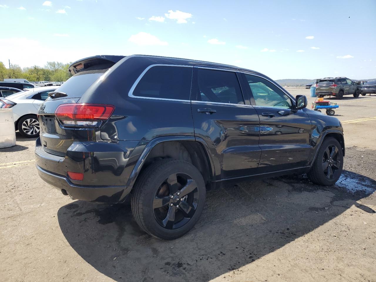 1C4RJFAG2FC135877 2015 Jeep Grand Cherokee Laredo