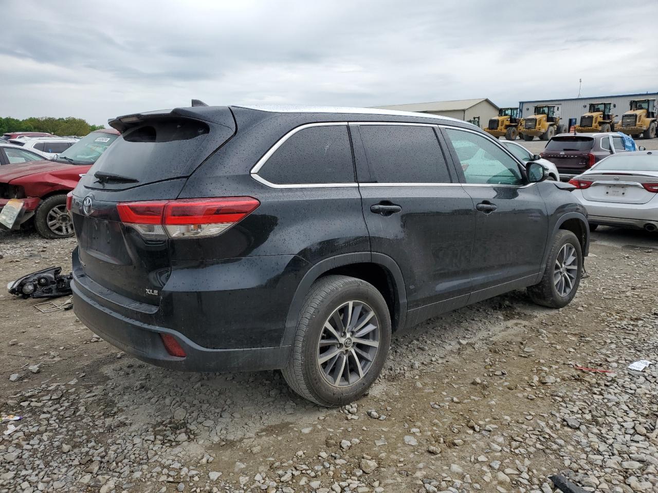 5TDKZRFH6KS313117 2019 Toyota Highlander Se