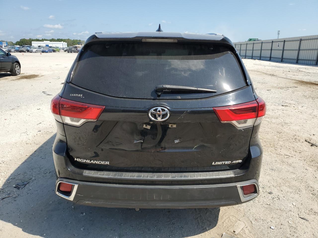 5TDDZRFH2JS905024 2018 Toyota Highlander Limited