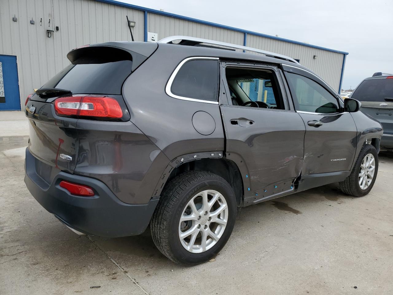 1C4PJLLX5JD561889 2018 Jeep Cherokee Latitude Plus