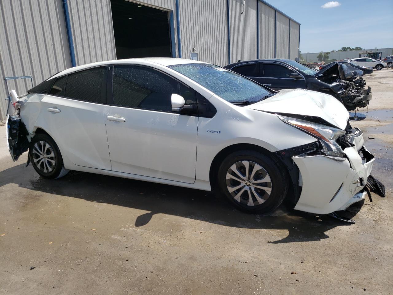 2018 Toyota Prius vin: JTDKBRFUXJ3072423