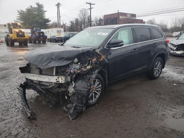 Vin: 5tdjzrfh0js823537, lot: 51302775, toyota highlander se 2018 img_1