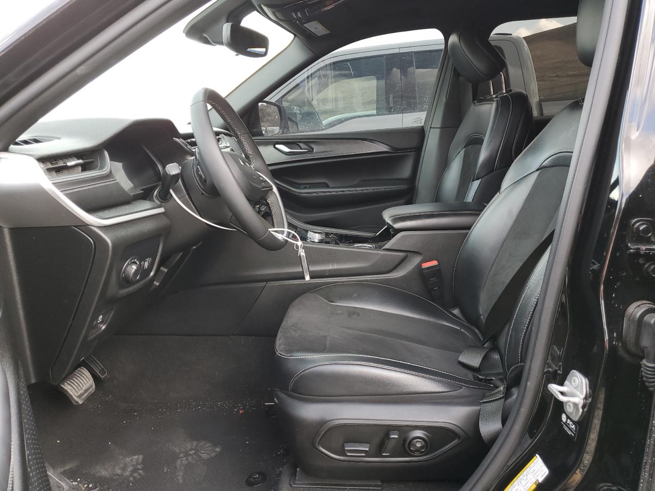 JEEP GRAND CHEROKEE L LAREDO