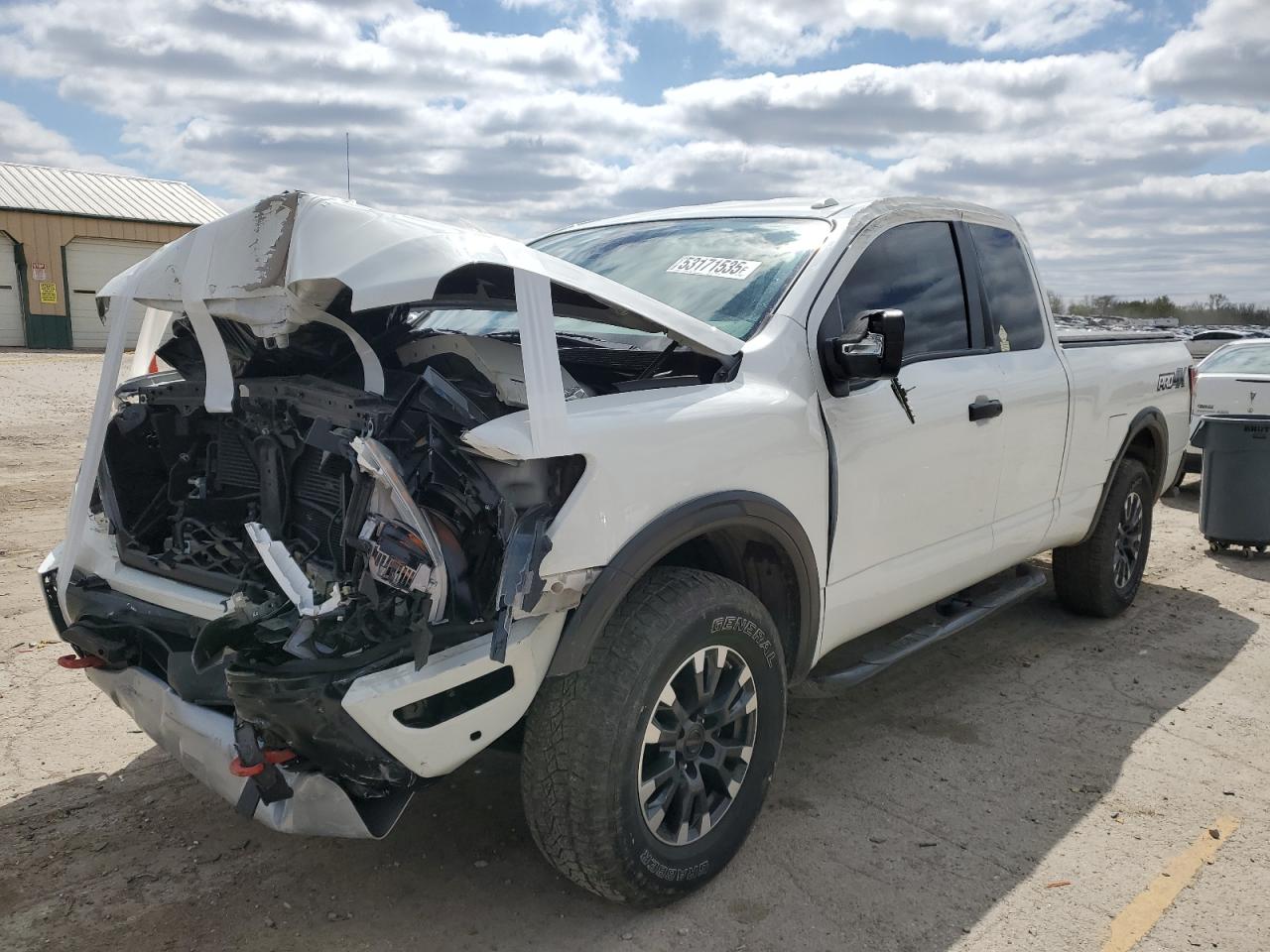 NISSAN TITAN SV