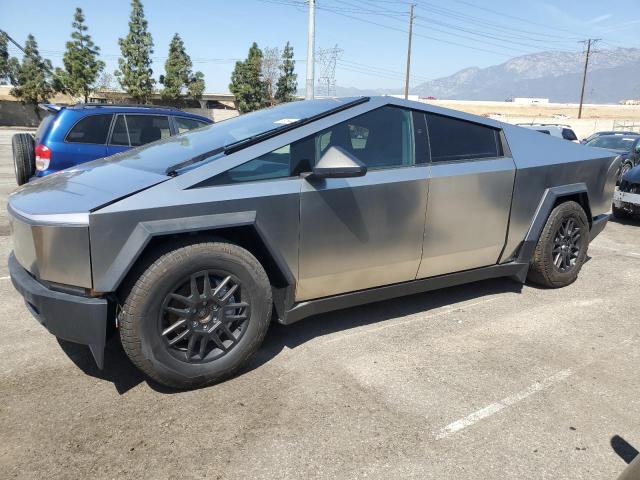TESLA CYBERTRUCK