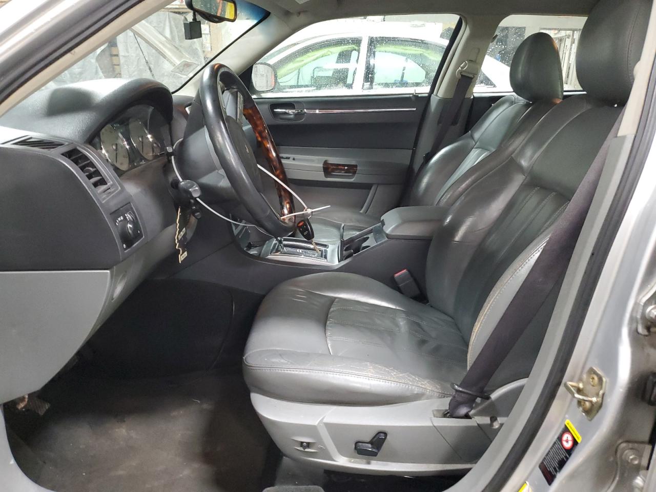 Lot #3143070819 2005 CHRYSLER 300C