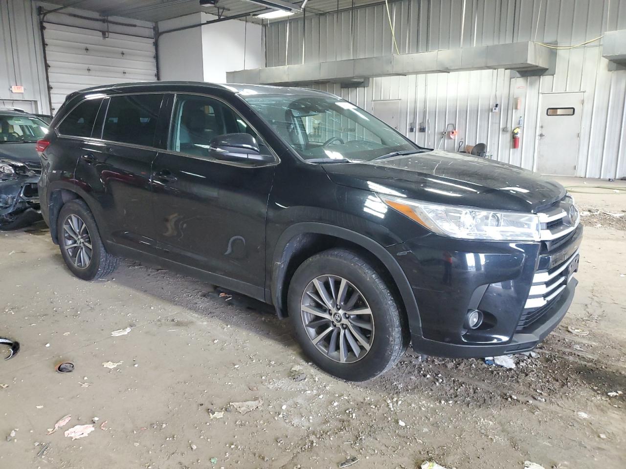 TOYOTA HIGHLANDER SE