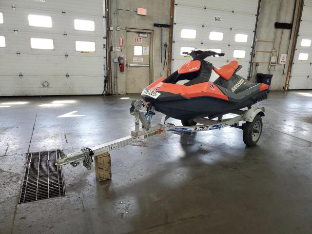 SEADOO SPARK 2016 red   YDV49212A616 photo #3