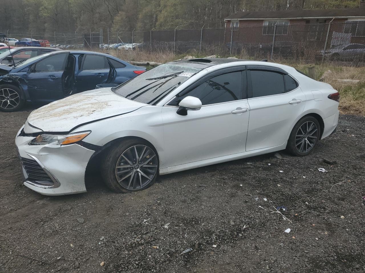 TOYOTA CAMRY XLE
