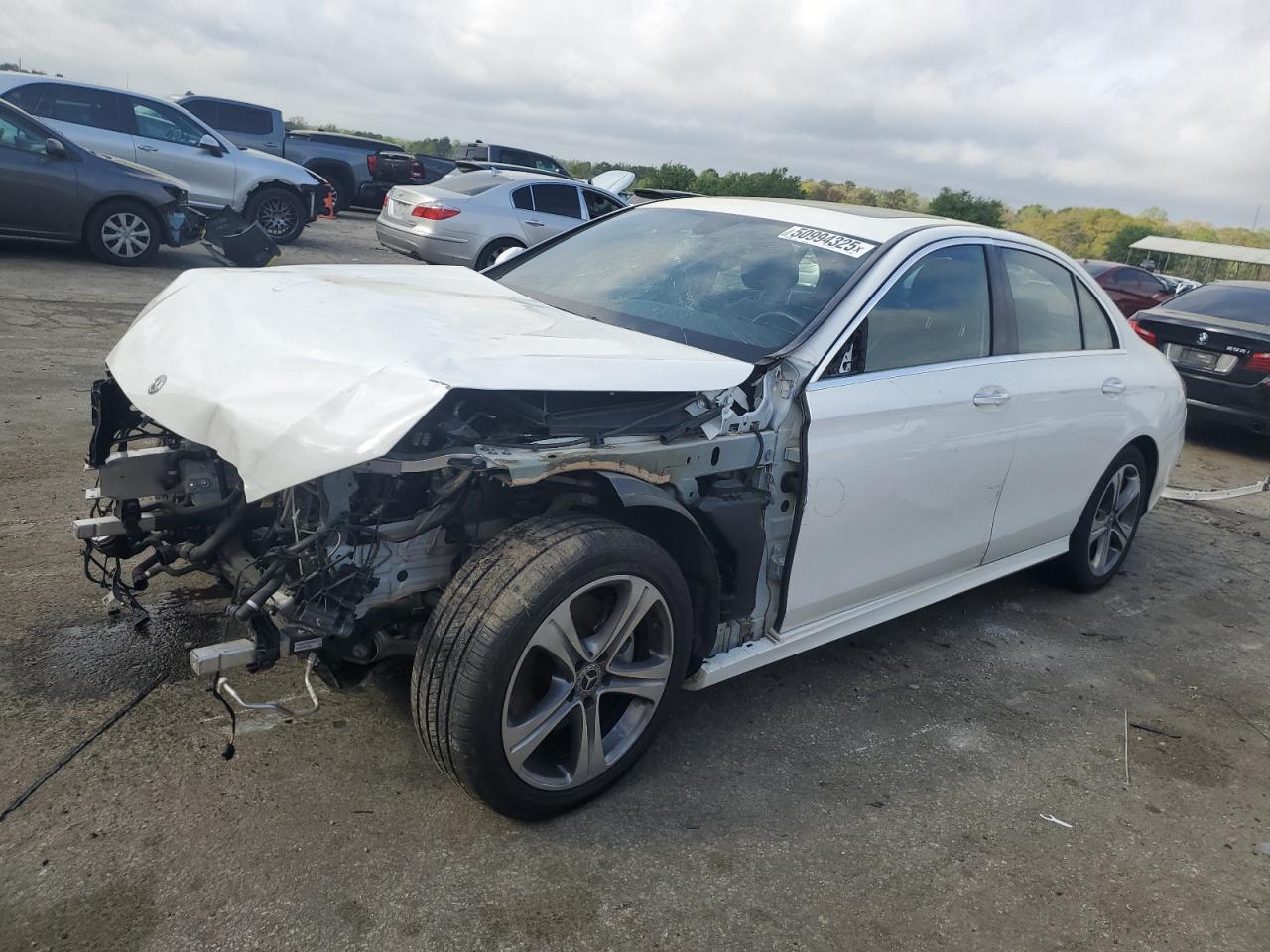 MERCEDES-BENZ E-CLASS 300