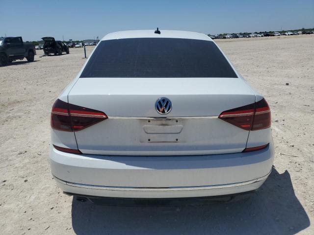 2017 VOLKSWAGEN PASSAT R-L - 1VWDT7A31HC015950