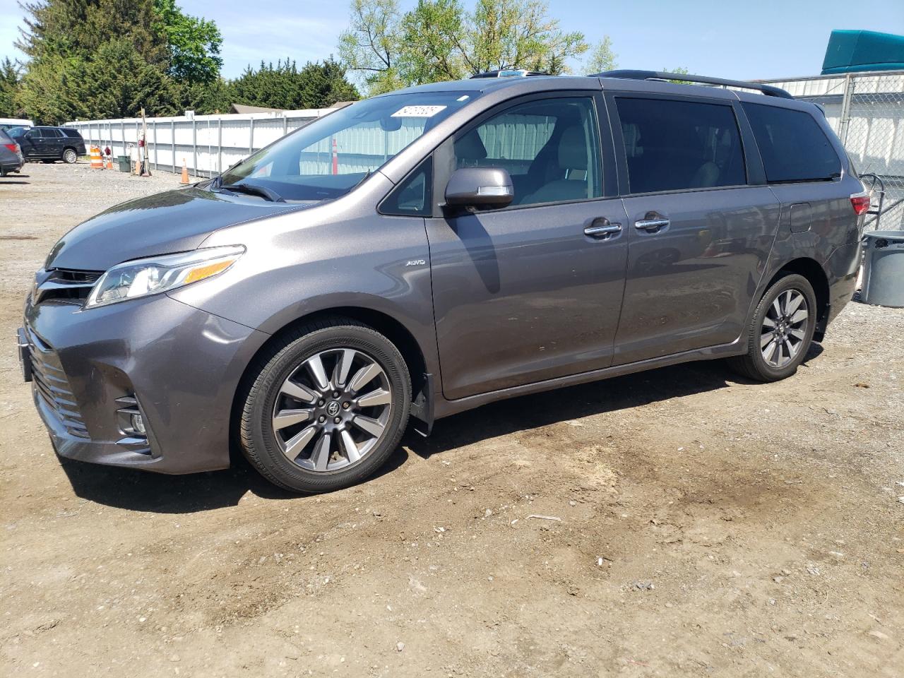 TOYOTA SIENNA XLE