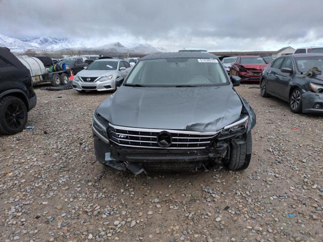 2017 VOLKSWAGEN PASSAT R-L 1VWDT7A3XHC030687