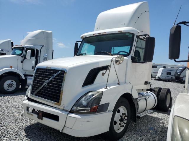 VOLVO VN 2008 white tractor diesel 4V4N19TG48N497069 photo #3