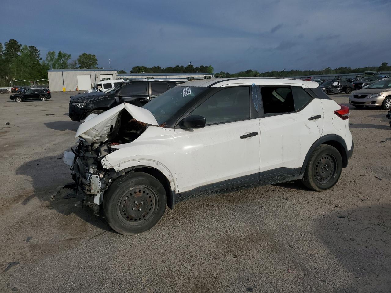 NISSAN KICKS S