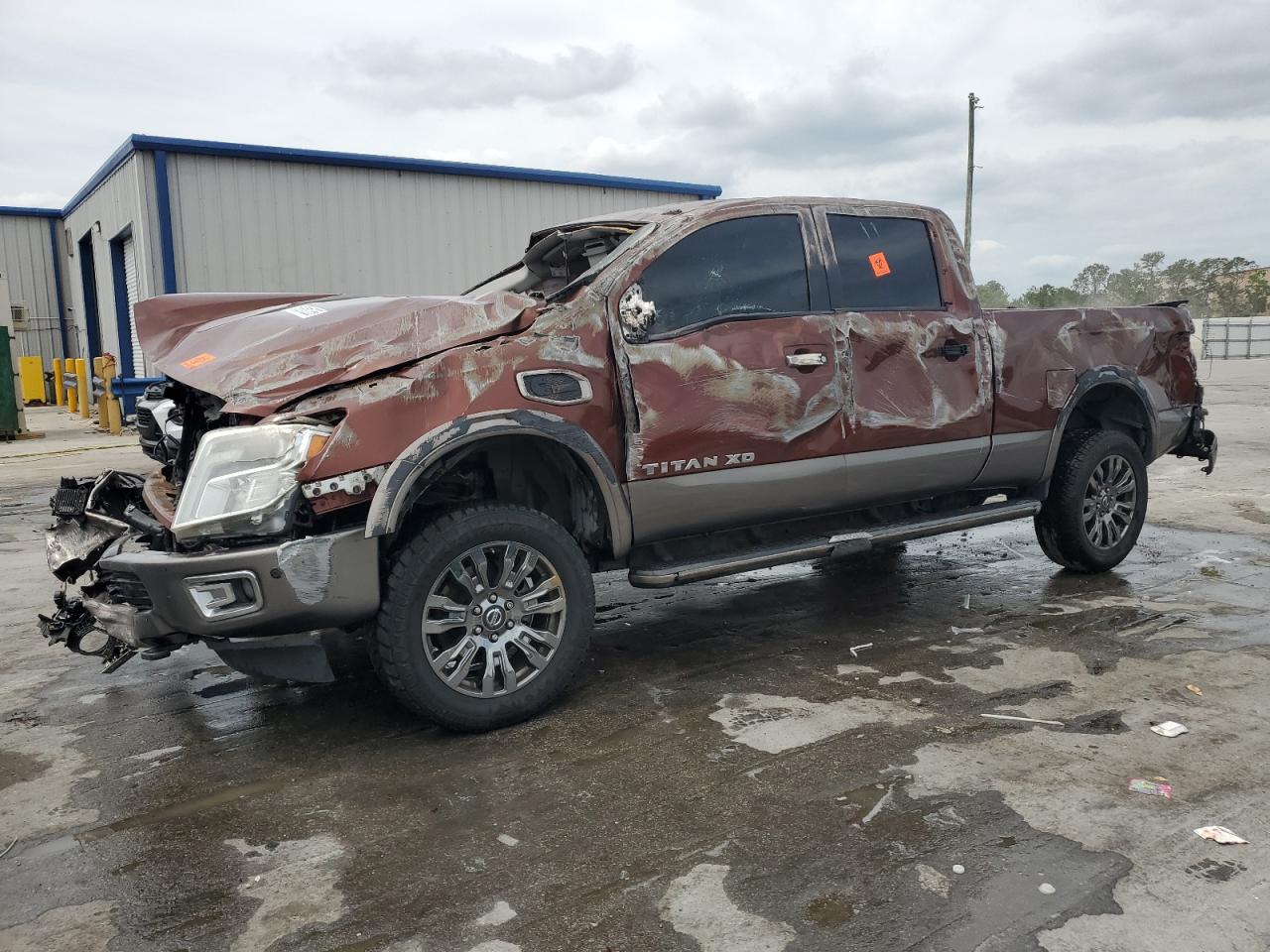 NISSAN TITAN SL