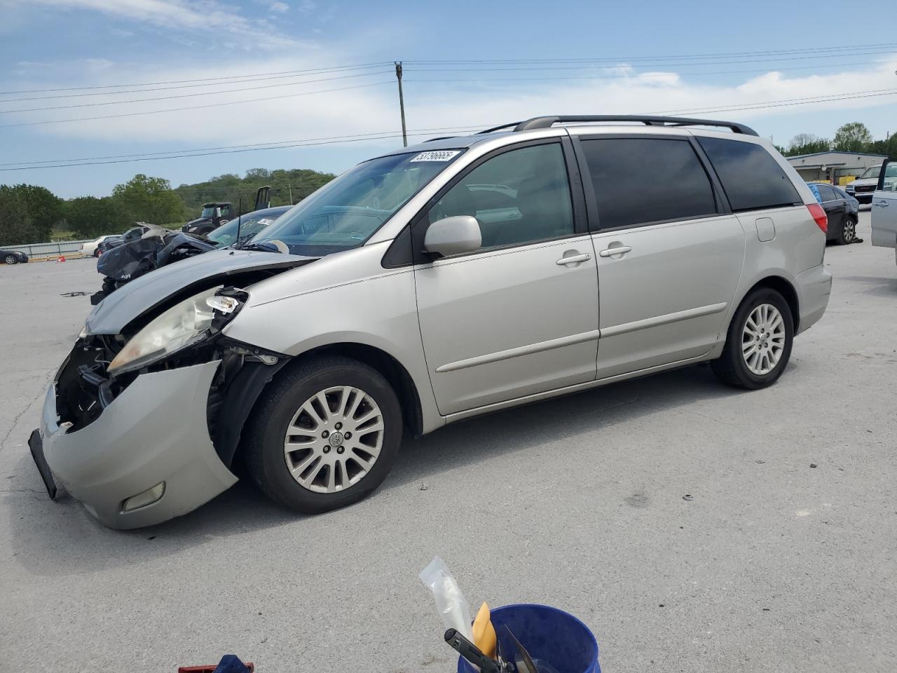 TOYOTA SIENNA XLE