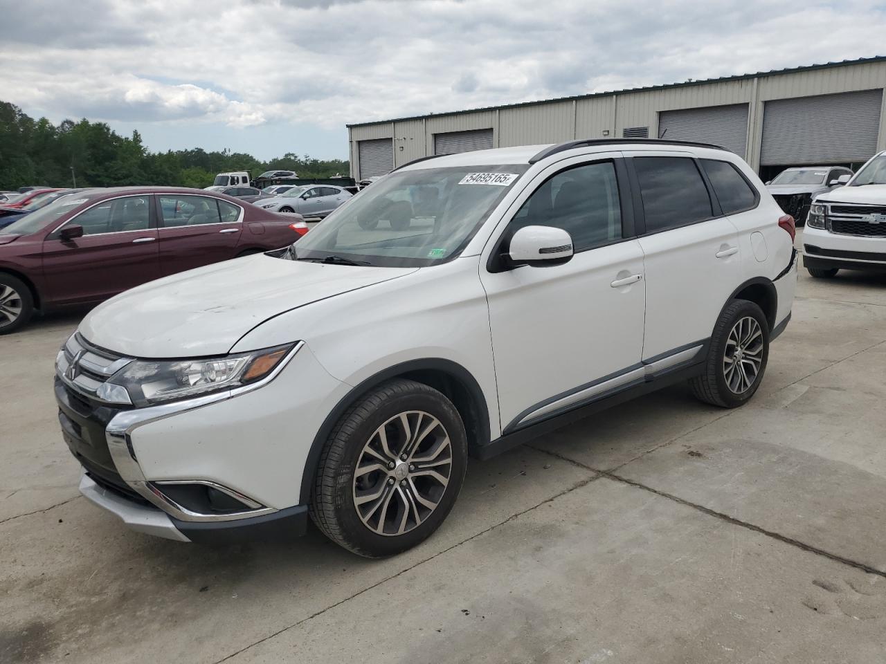 MITSUBISHI OUTLANDER SE