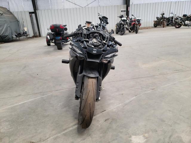 YAMAHA YZFR1 2024 black  gas JYARN66Y1RA001184 photo #3