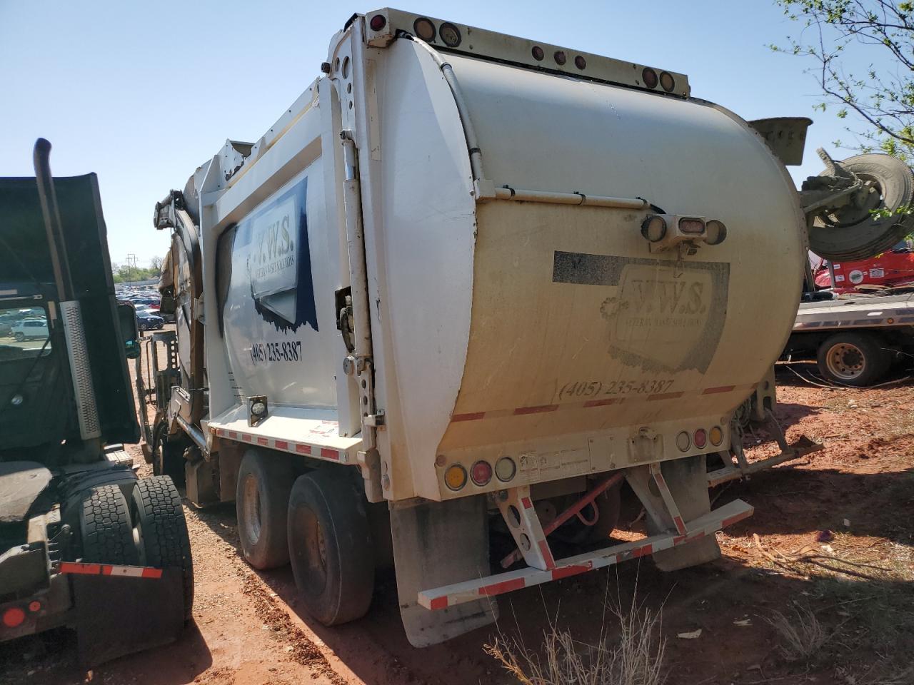 Lot #3198012484 2020 PETERBILT 520