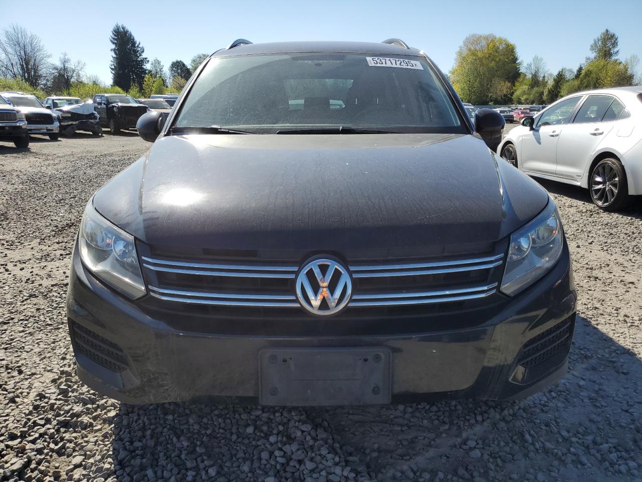 Volkswagen Tiguan s 2015