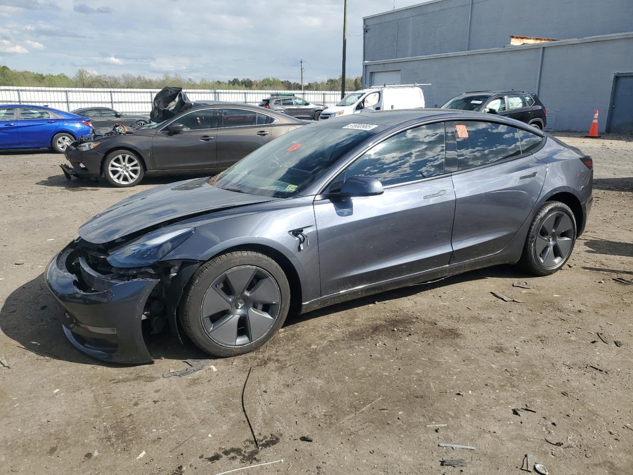 TESLA MODEL 3