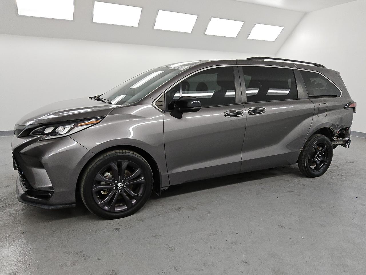 TOYOTA SIENNA XSE