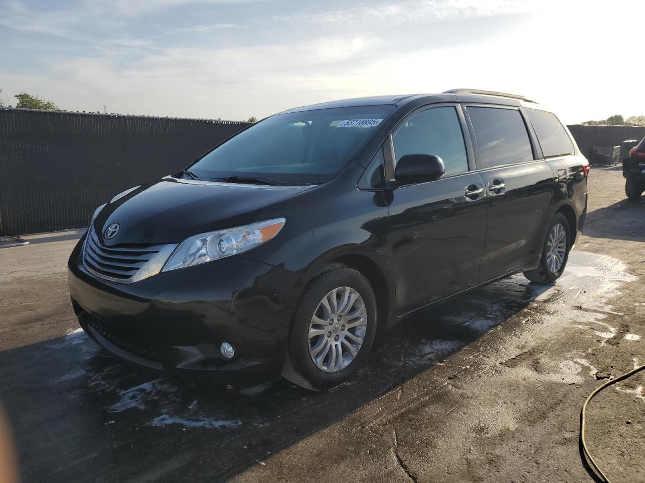 TOYOTA SIENNA XLE