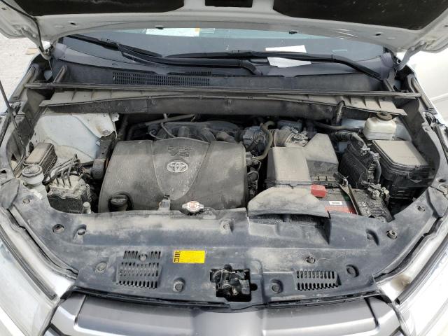 2019 TOYOTA HIGHLANDER SE 5TDJZRFH1KS598076