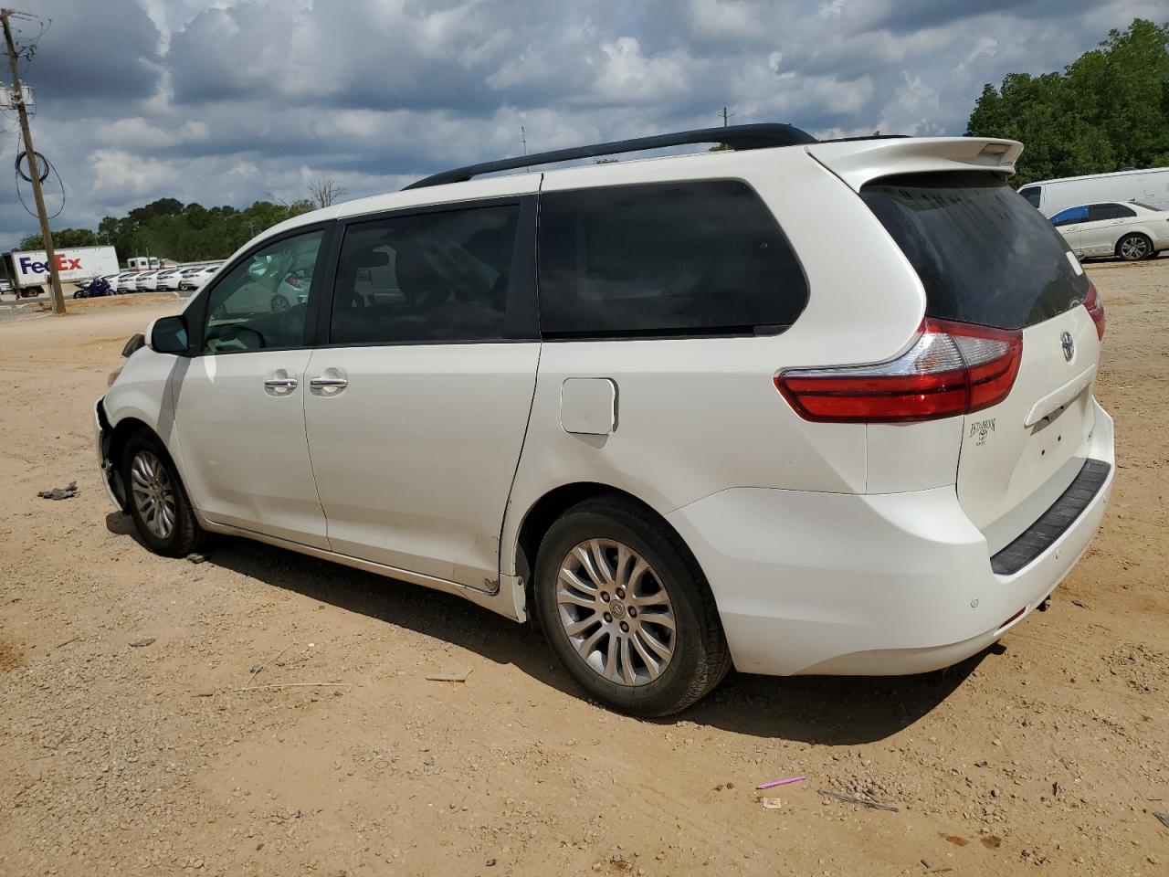 TOYOTA SIENNA XLE