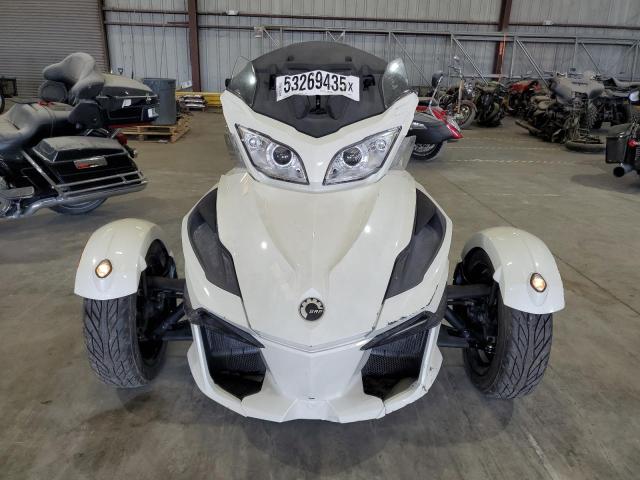 CAN-AM SPYDER ROA 2018 white  Gasoline 2BXNBDD26JV000828 photo #3