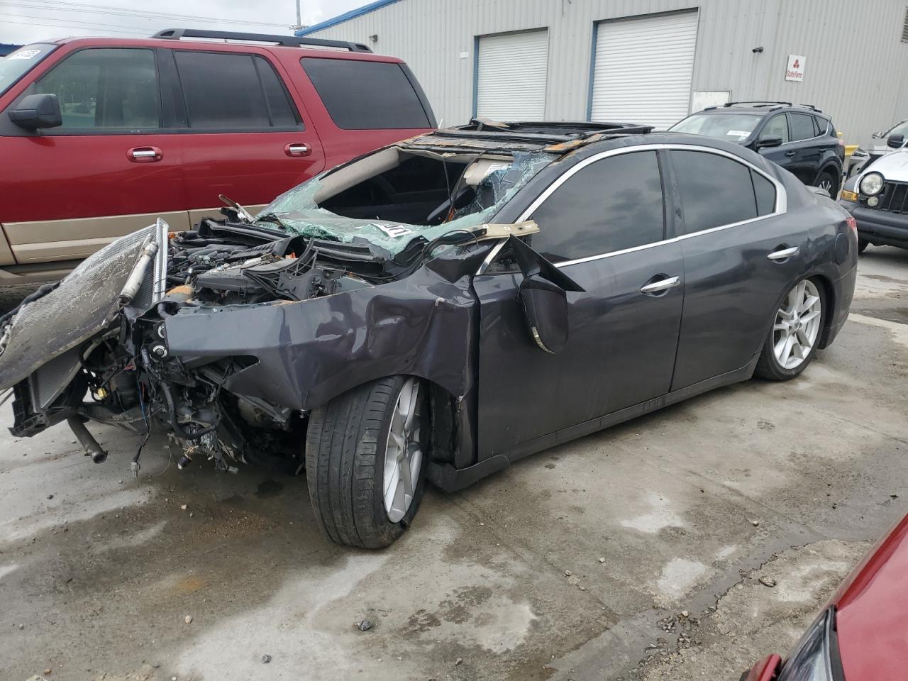 NISSAN MAXIMA S