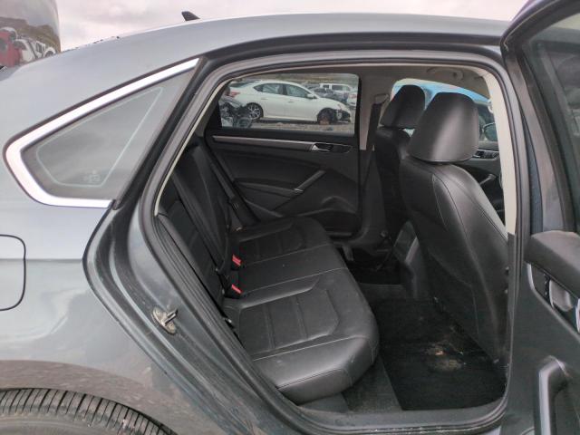 2017 VOLKSWAGEN PASSAT R-L 1VWDT7A3XHC030687
