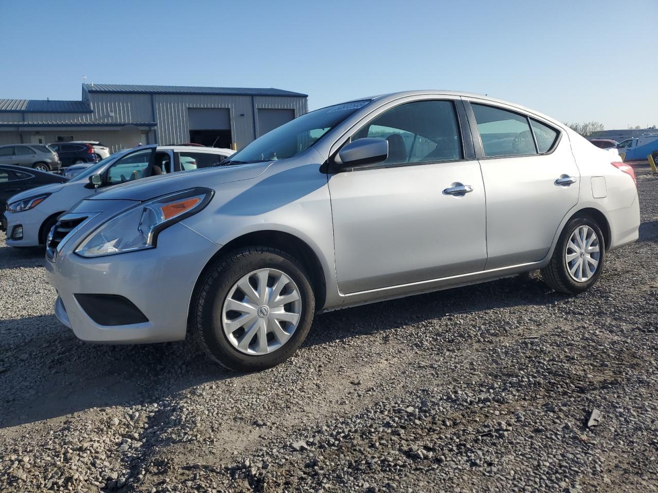 NISSAN VERSA S