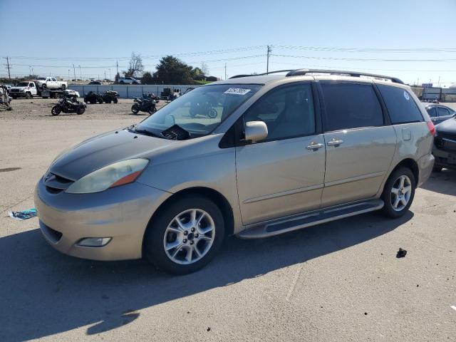 TOYOTA SIENNA XLE