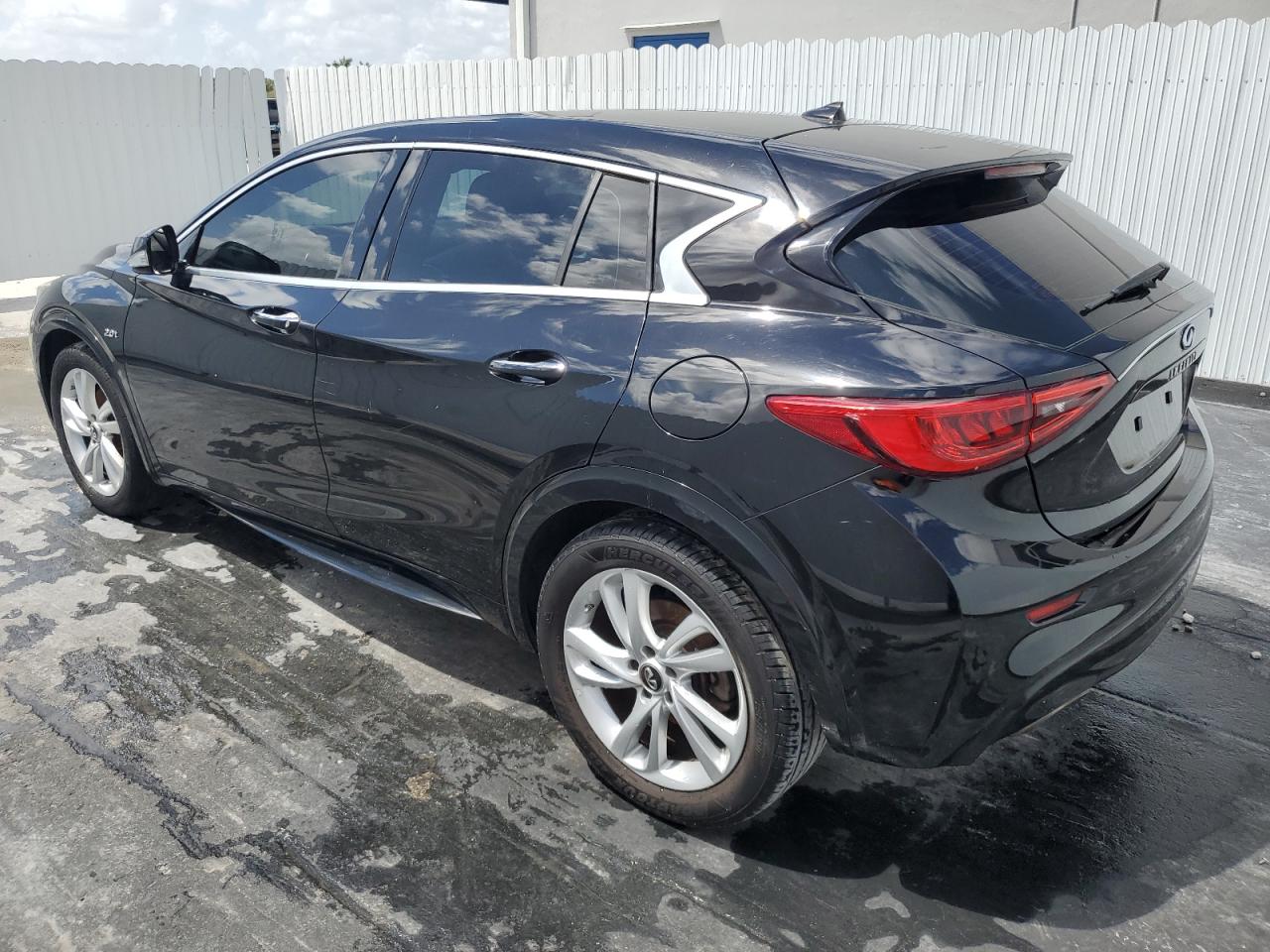 INFINITI QX30 BASE
