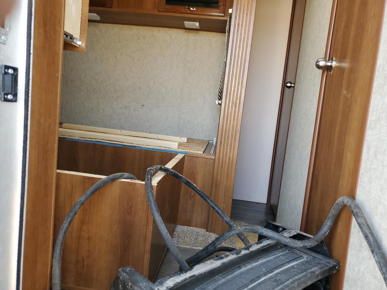 Lot #3273739379 2017 AVENGER 32FBI