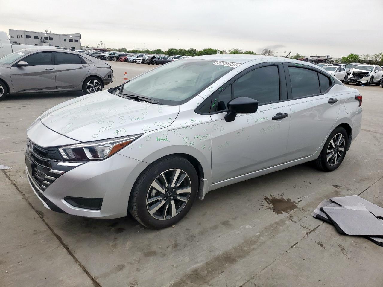 NISSAN VERSA S