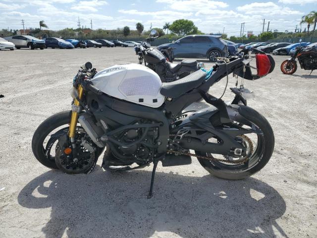 SUZUKI GSX-R750 2023 white  gas JS1GR7MA0P7100773 photo #4