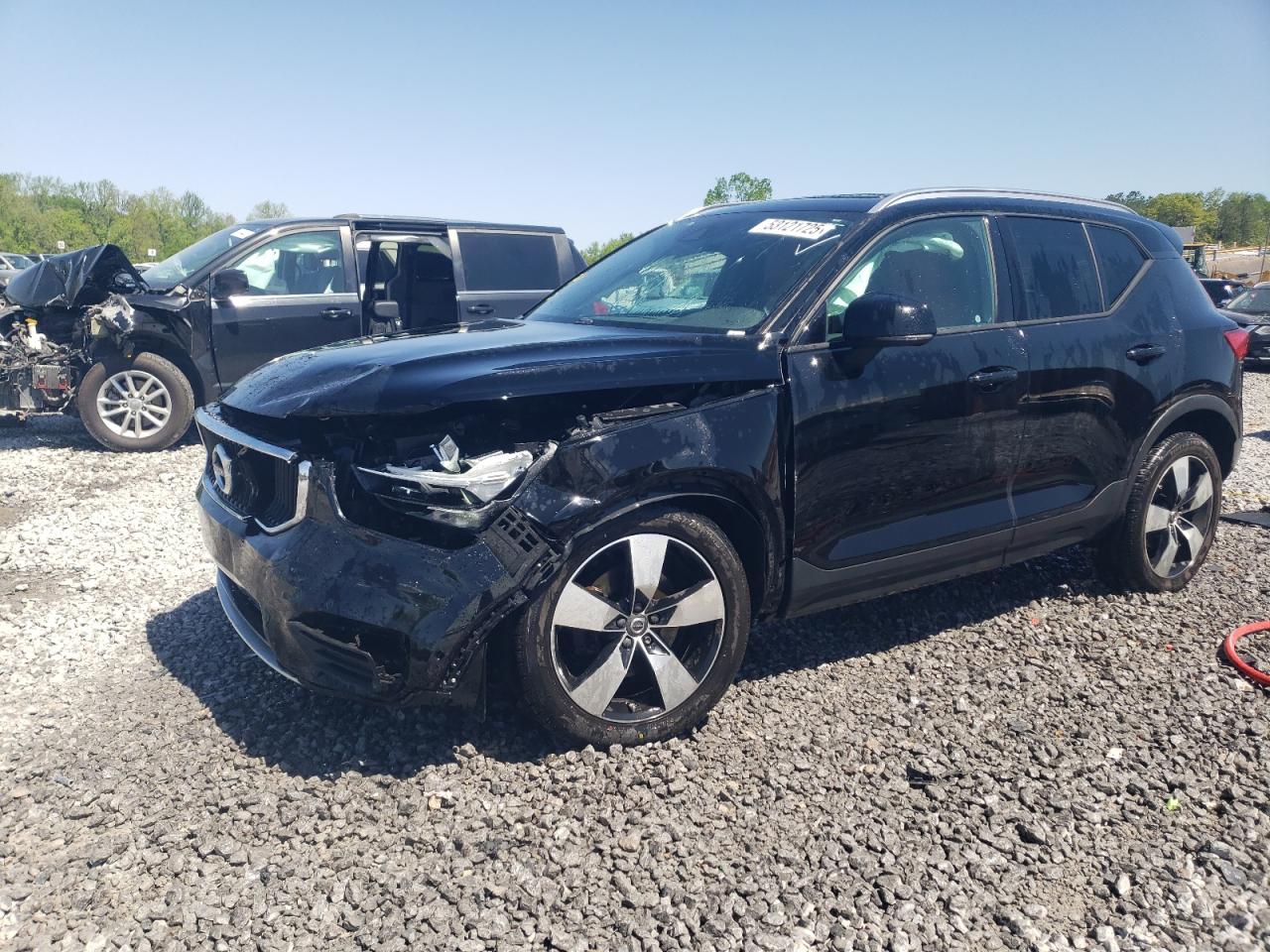 VOLVO XC40 T5 MOMENTUM