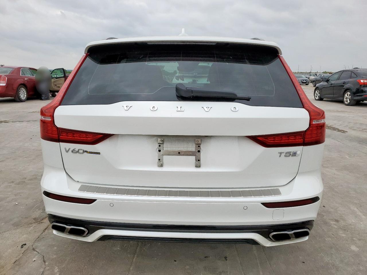 VOLVO V60 T5 R-DESIGN