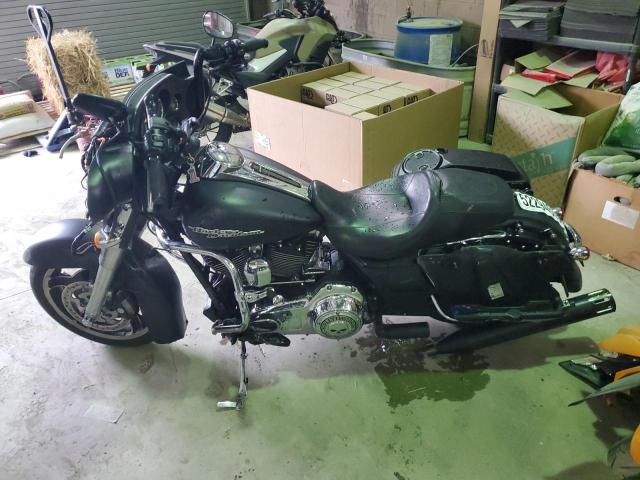 2011 HARLEY-DAVIDSON FLHX 1HD1KBM1XBB642745