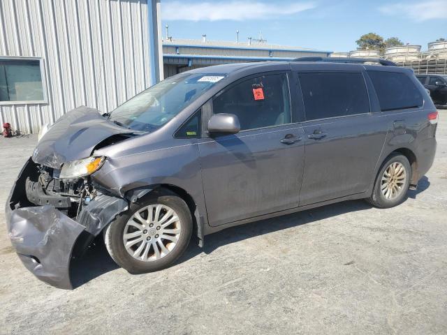 TOYOTA SIENNA XLE
