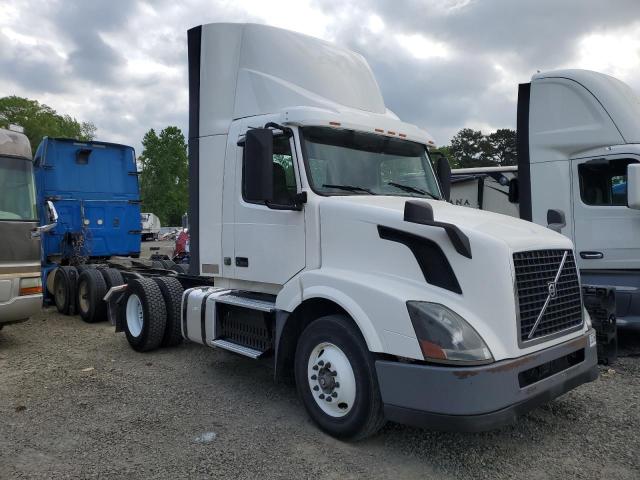 VOLVO VN VNL 2017 white tractor diesel 4V4N39TG4HN977459 photo #1