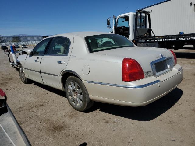LINCOLN TOWN CAR U 2004 beige  gas 1LNHM83W94Y631516 photo #3