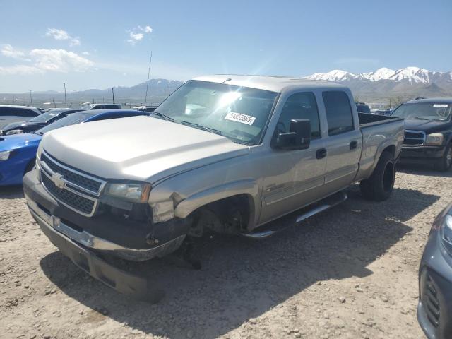 CHEVROLET SILVERADO 2005 silver crew pic diesel 1GCHK23285F825861 photo #1