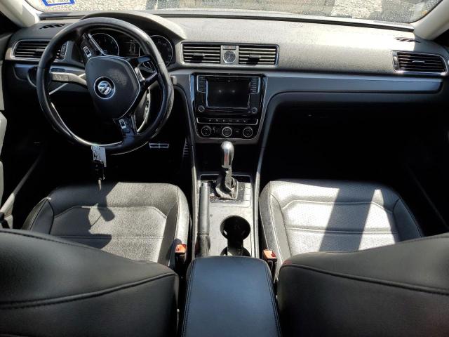 2017 VOLKSWAGEN PASSAT R-L 1VWDT7A33HC077897