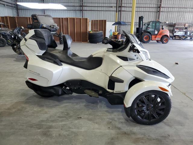 CAN-AM SPYDER ROA 2018 white  Gasoline 2BXNBDD26JV000828 photo #1