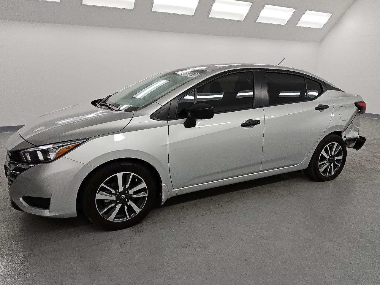 NISSAN VERSA S
